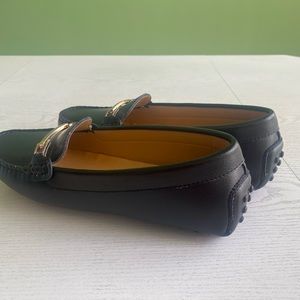 Women’s classic driving moccasins.